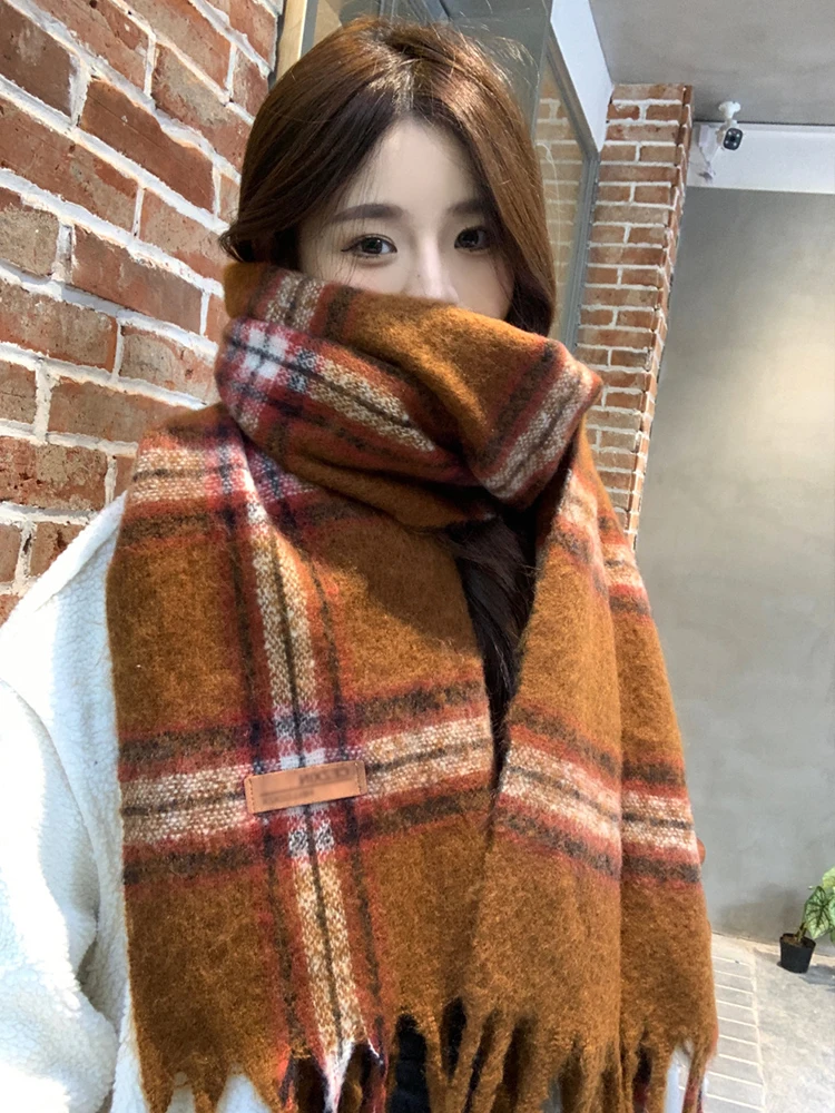 Вязаный шарф зимний женский и мужской клетчатый с кисточками в консервативном
