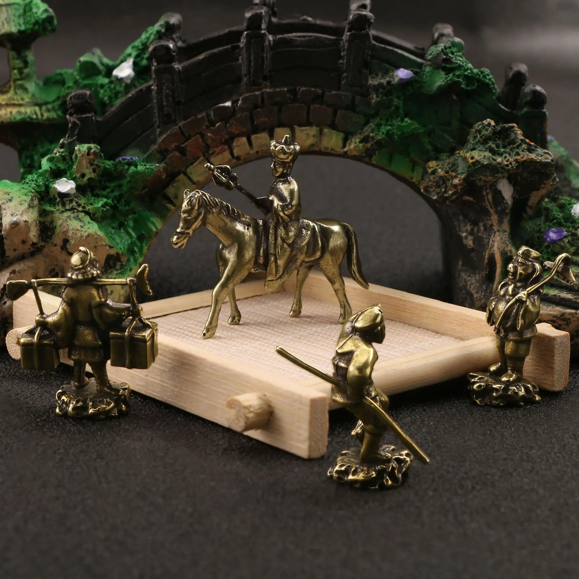 Латунные фигурки Путешествие в Запад от винтажного производителя миниатюрные