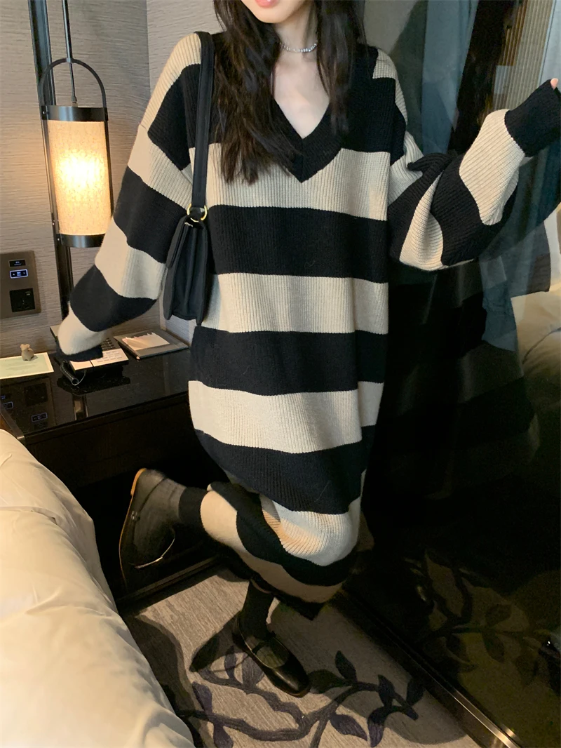 

GS1756 Stripe contrast V-neck knitted AW2022 new chic loose long knee length skirt