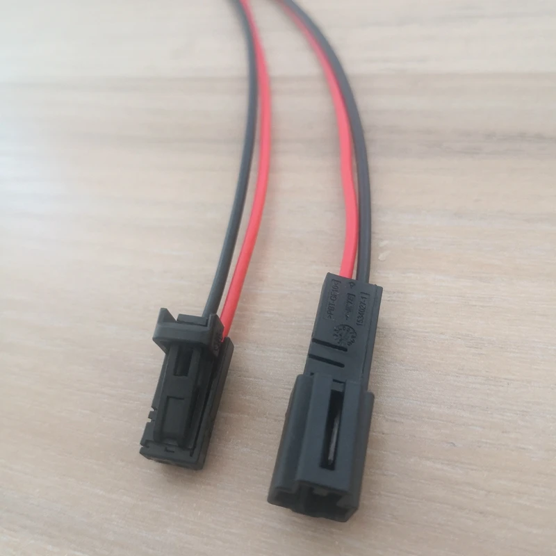 

1 Set 2 Pin 4B0971832 / 4B0 971 832 / 4E0 972 575 Door Lamp Socket Interior LED Light Plug Speaker Connector For Audi VW Skoda