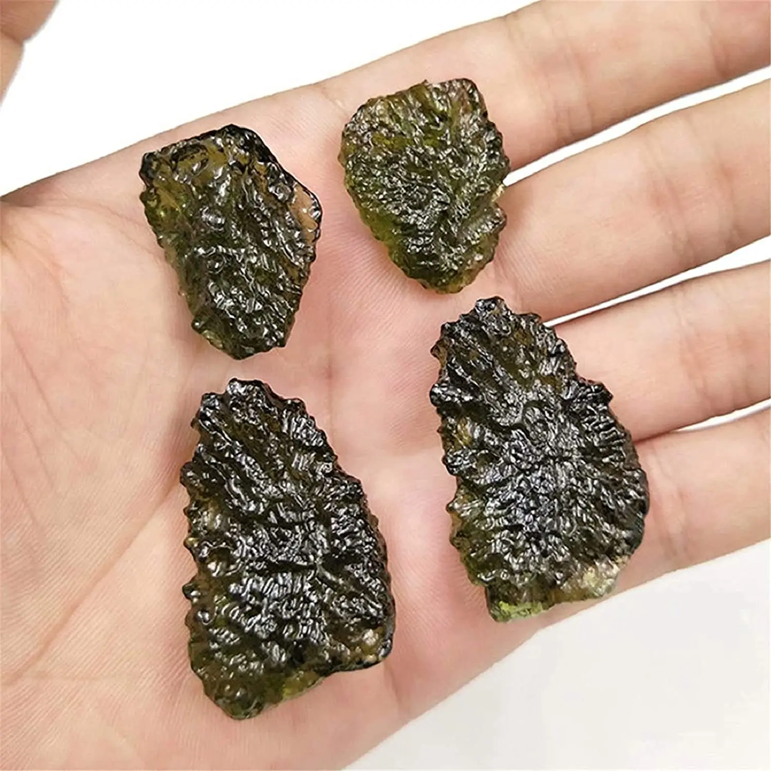 Кулон Moldavite зеленый неправильный камень чешский метеорит необработанный