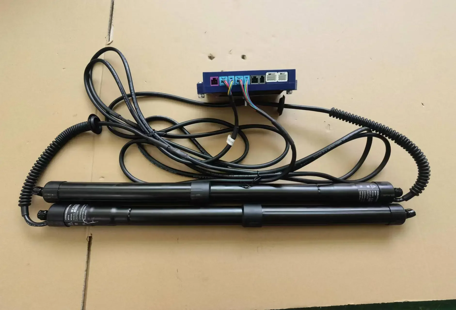 Электрический подъемник для багажника с дистанционным управлением