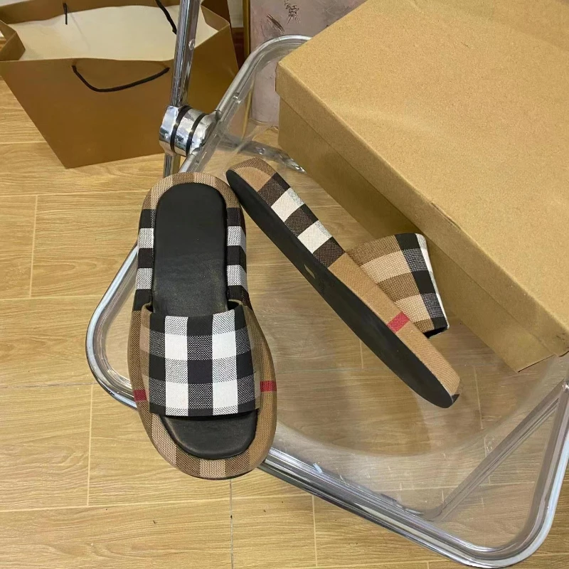 2023 Summer New European Fashion Slippers Daily Thick Sole Women's Sandals, Suitable for Home and Outdoor Wear