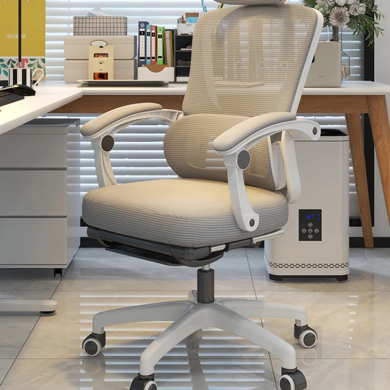 Кресло офисное эргономичное с откидывающейся спинкой и подставкой для ног