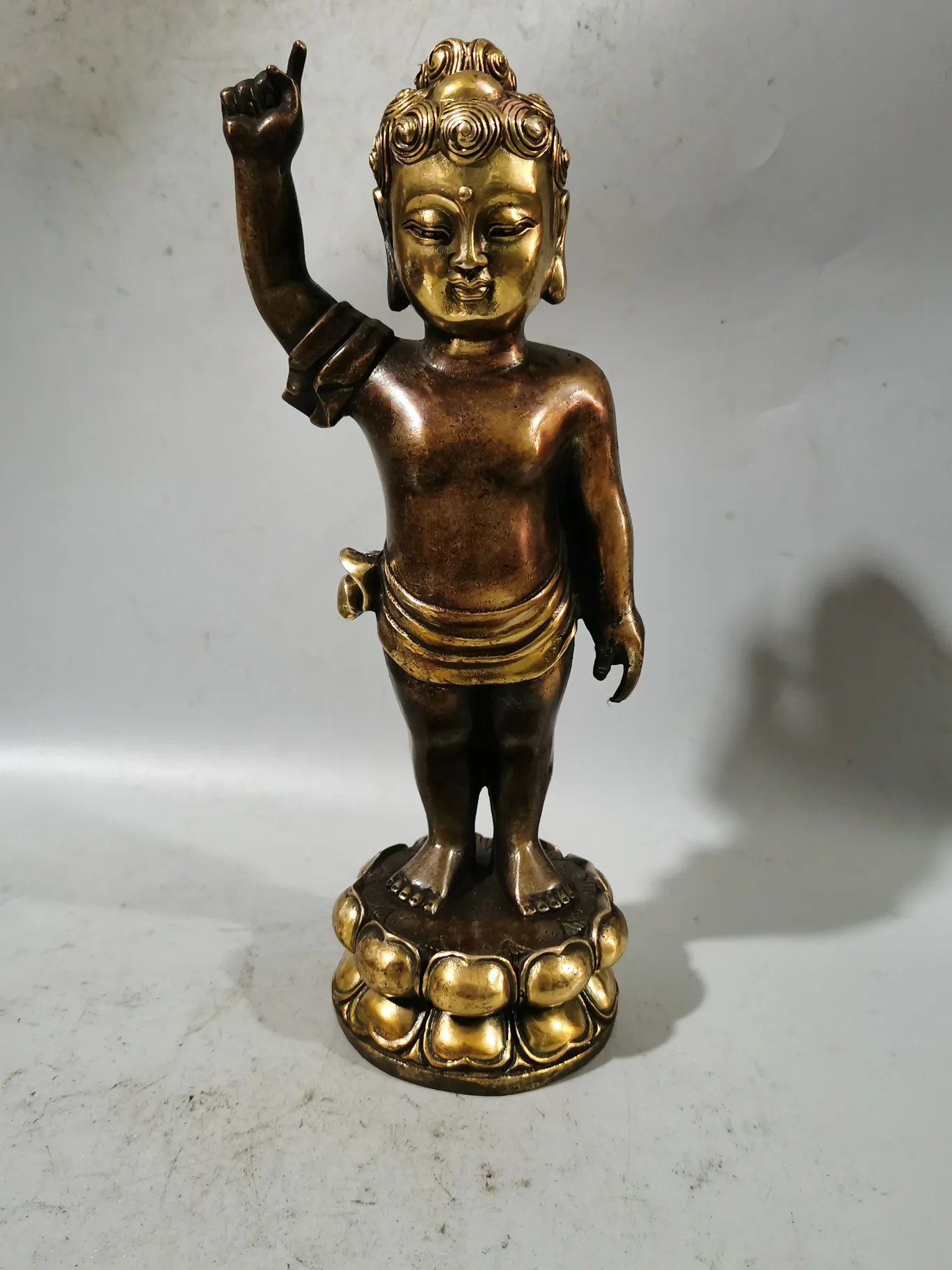 

Украшения фэн-шуй из пурпурной меди с позолоченным принцем Будда, статуя Будды из чистой меди, украшения шакамуни б