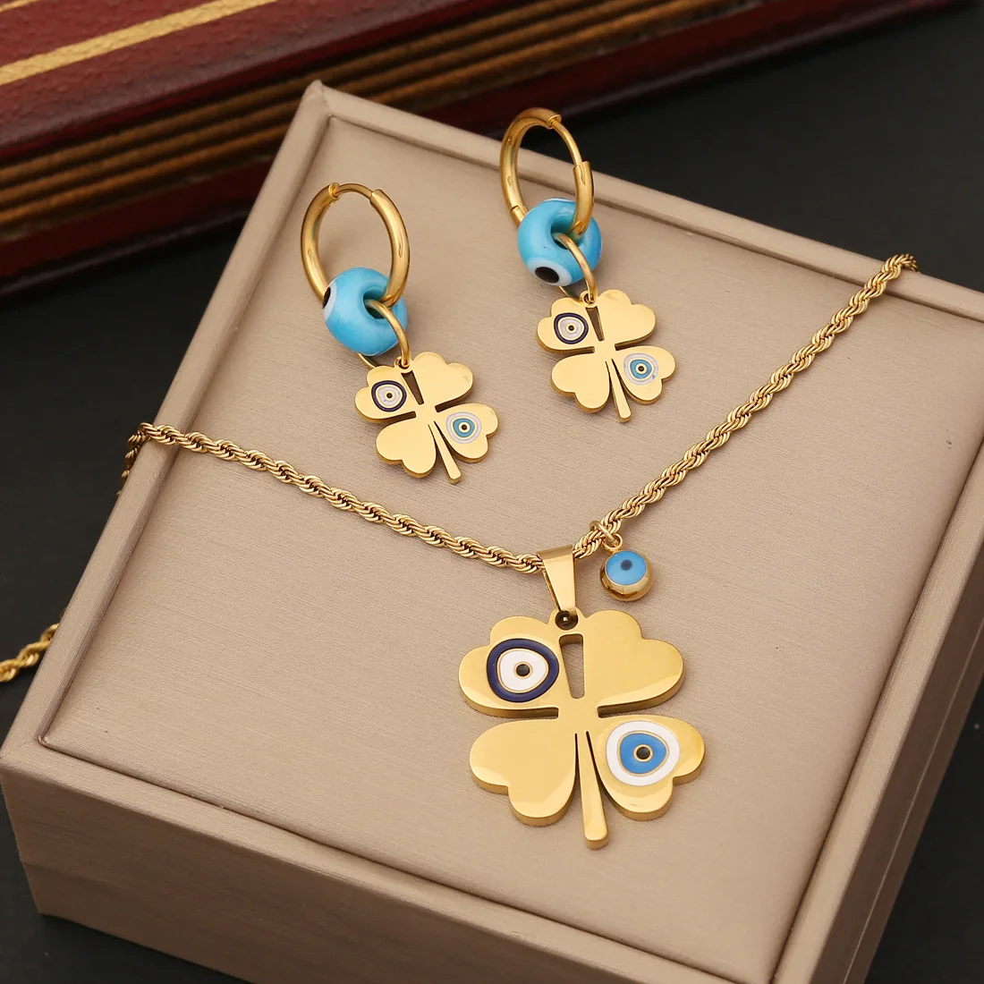 

Fashion Stainless Steel Floral Pendant Personality Eye Collars Simple Clavicle Chain Gold Plated Jewelry Set for Women
