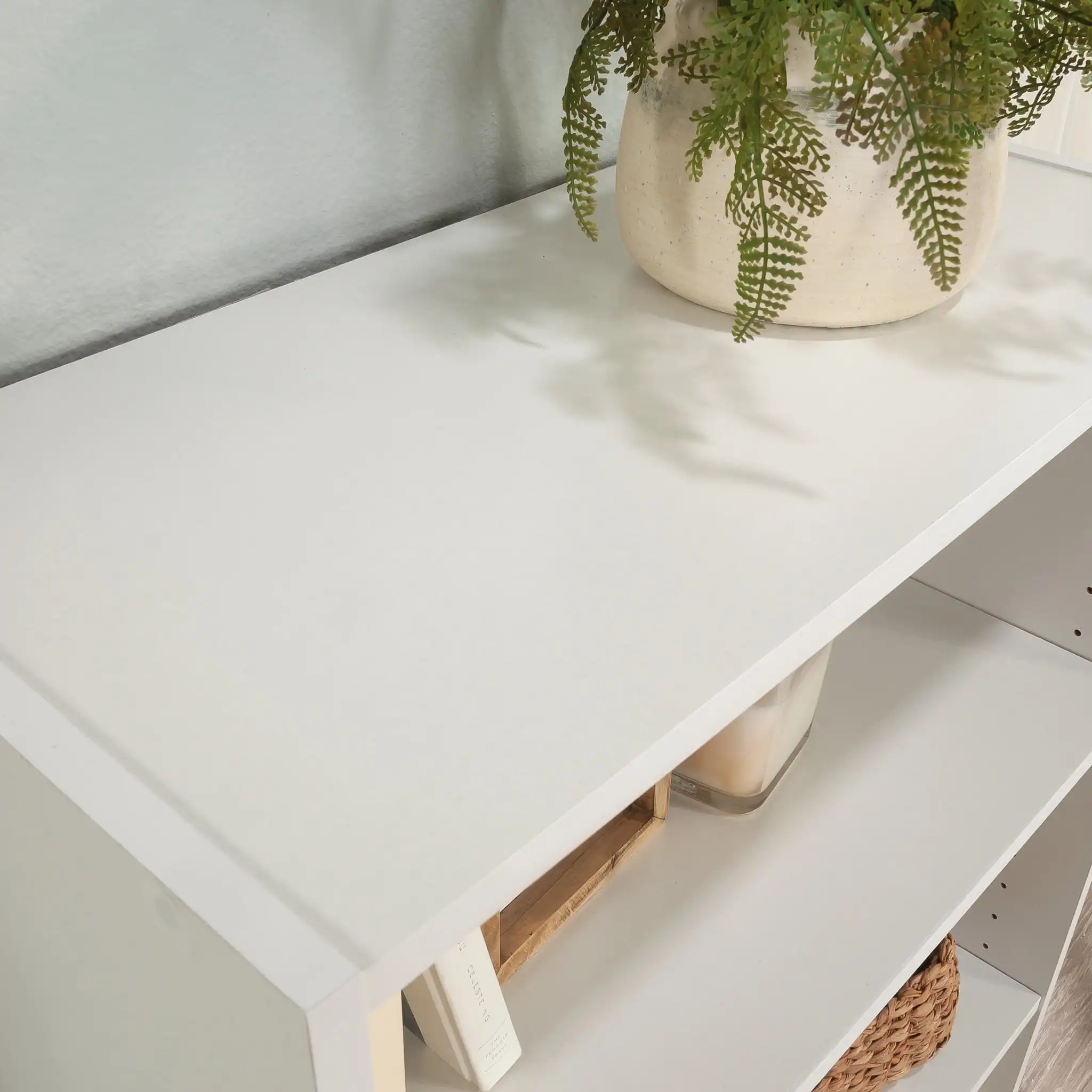 Книжный шкаф из трех полки Beginnings дерева мягкого белого цвета