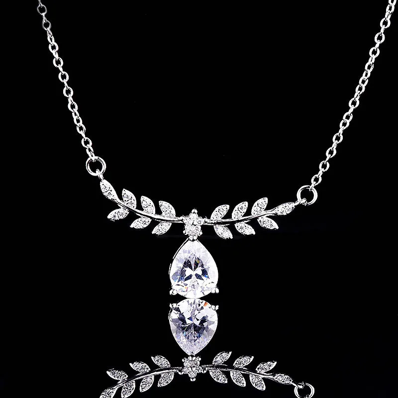 

Женское Ожерелье с жёлтыми листьями, перьями и оливками