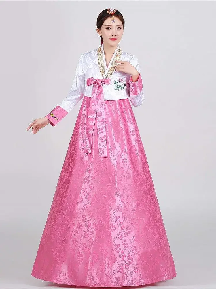 

Женское платье в стиле ретро