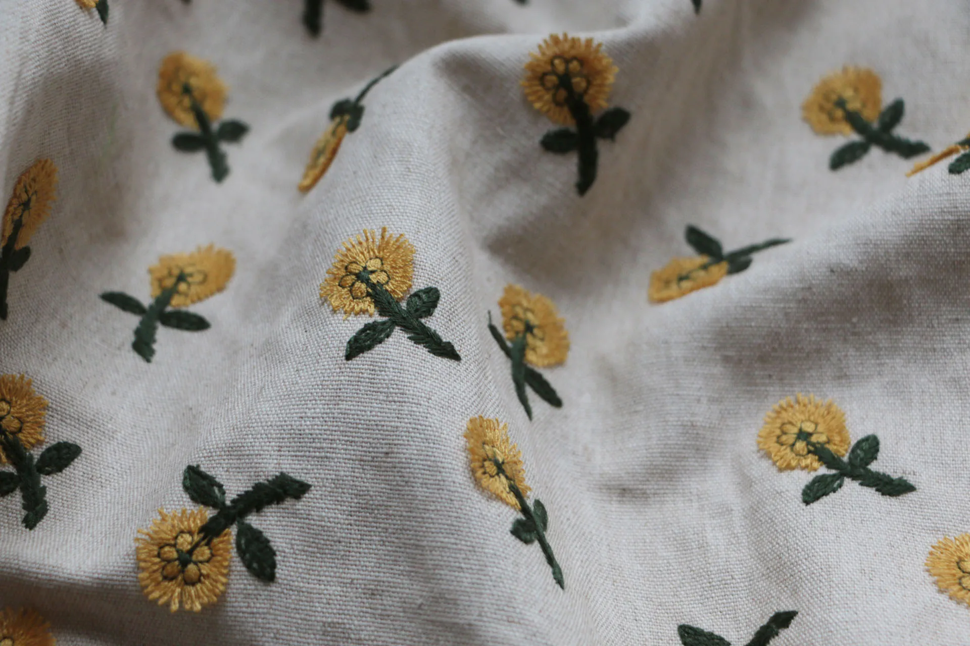 Three-Dimensional Beige Cotton and Linen Daisy Little Yellow Flower Handmade Bag Tablecloth DIY Fabric