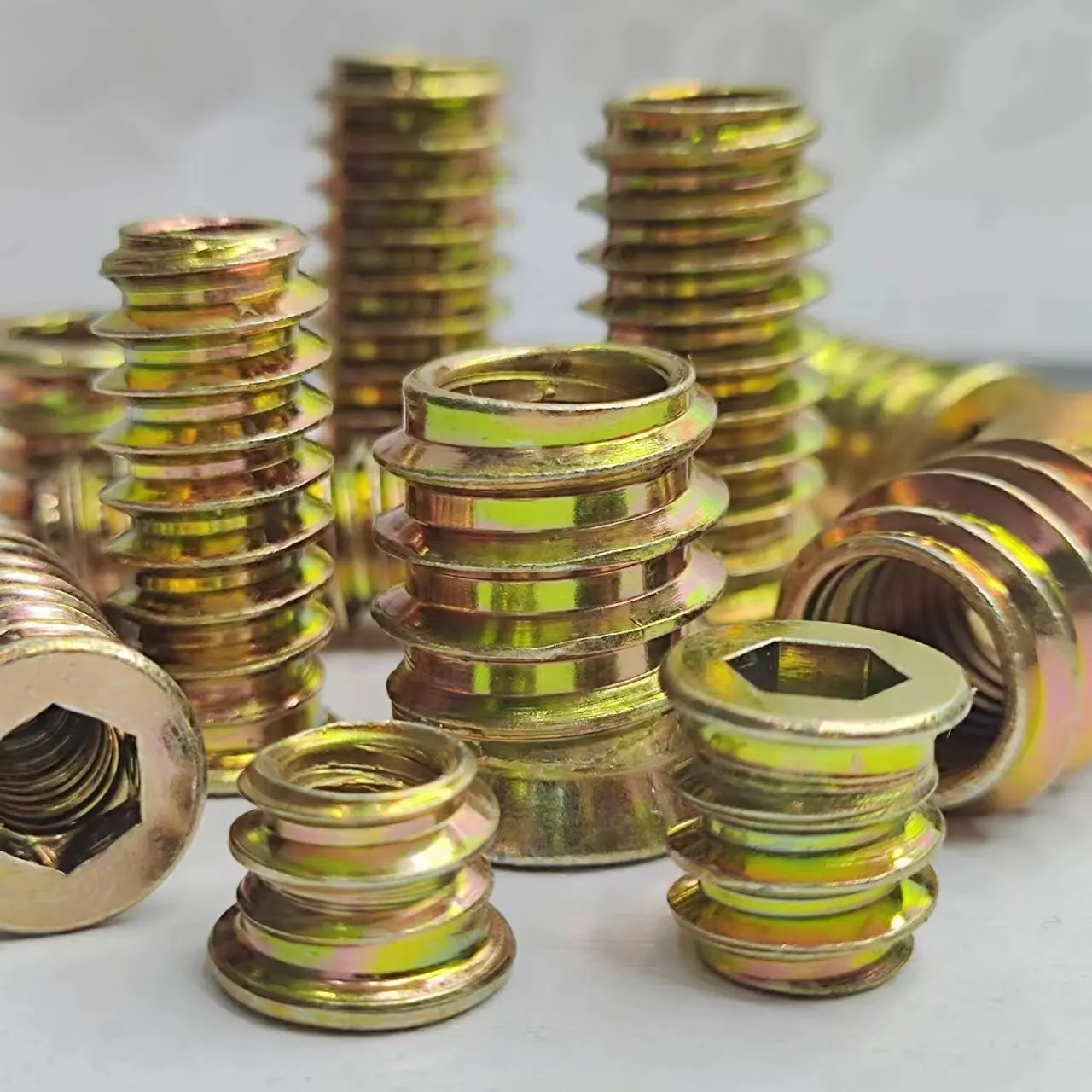 Внутренняя и внешняя гайка с шестигранным отверстием для мебели твердая