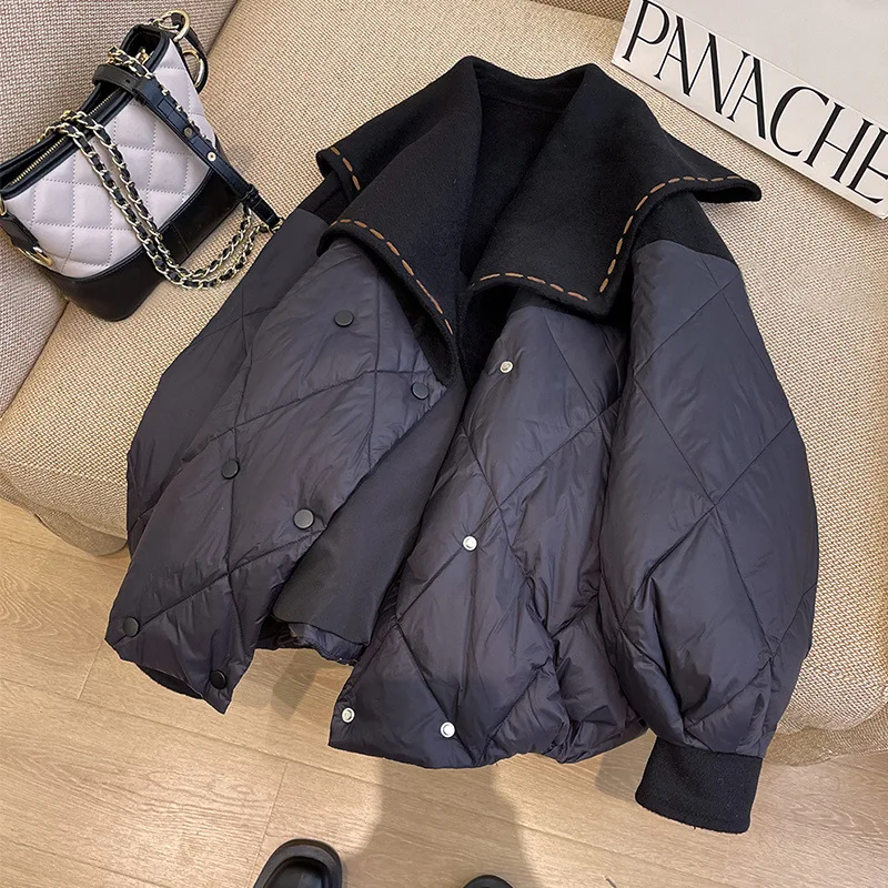 

2023 Winter New Women's Dress Design Sense Big Lapel Black Diamond Check Loose Fleshed Padded Jacket Multiple Sizes 431