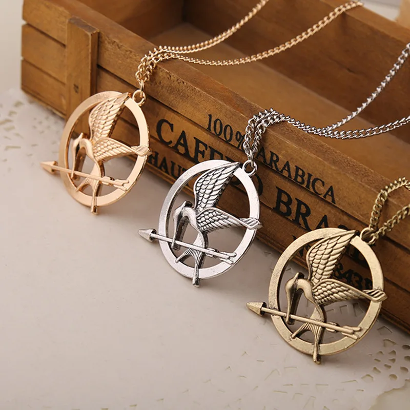 

Personality Tricolor Pendant Fashion Sharing Cute Game Simulation Bird Pendant Necklace Innovative Fashion Necklace Jewelry Gift