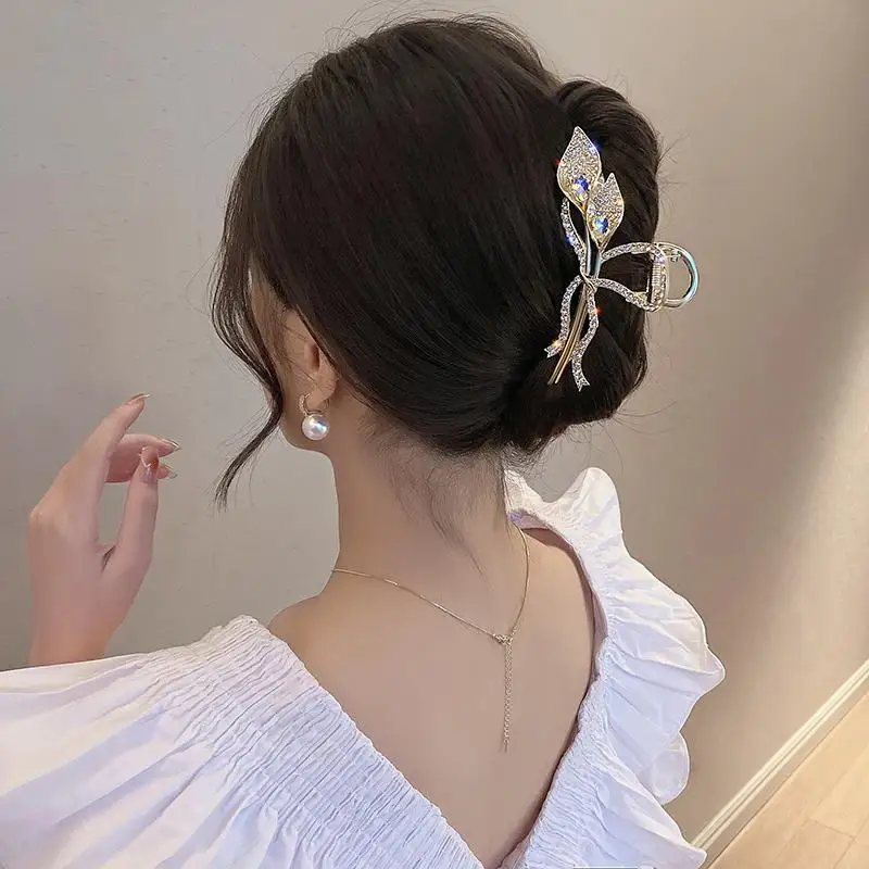 

Rhinestone Metal Hair Claw Back Head Hair Grab Shark Clip for Women Flower Shaped Barrette Hairpin Ponytail Buckle Accessories