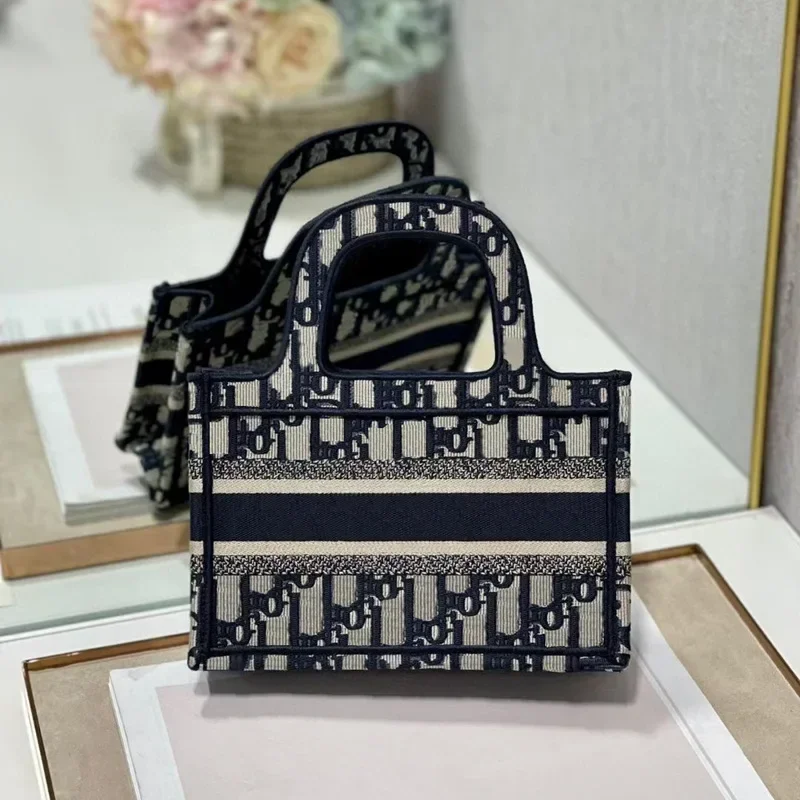 

D Home Online Red Same Style 23 Spring Tot Women's Handbag Embroidered Single Shoulder Bag Fashion Retro Large Capacity Bags Sac