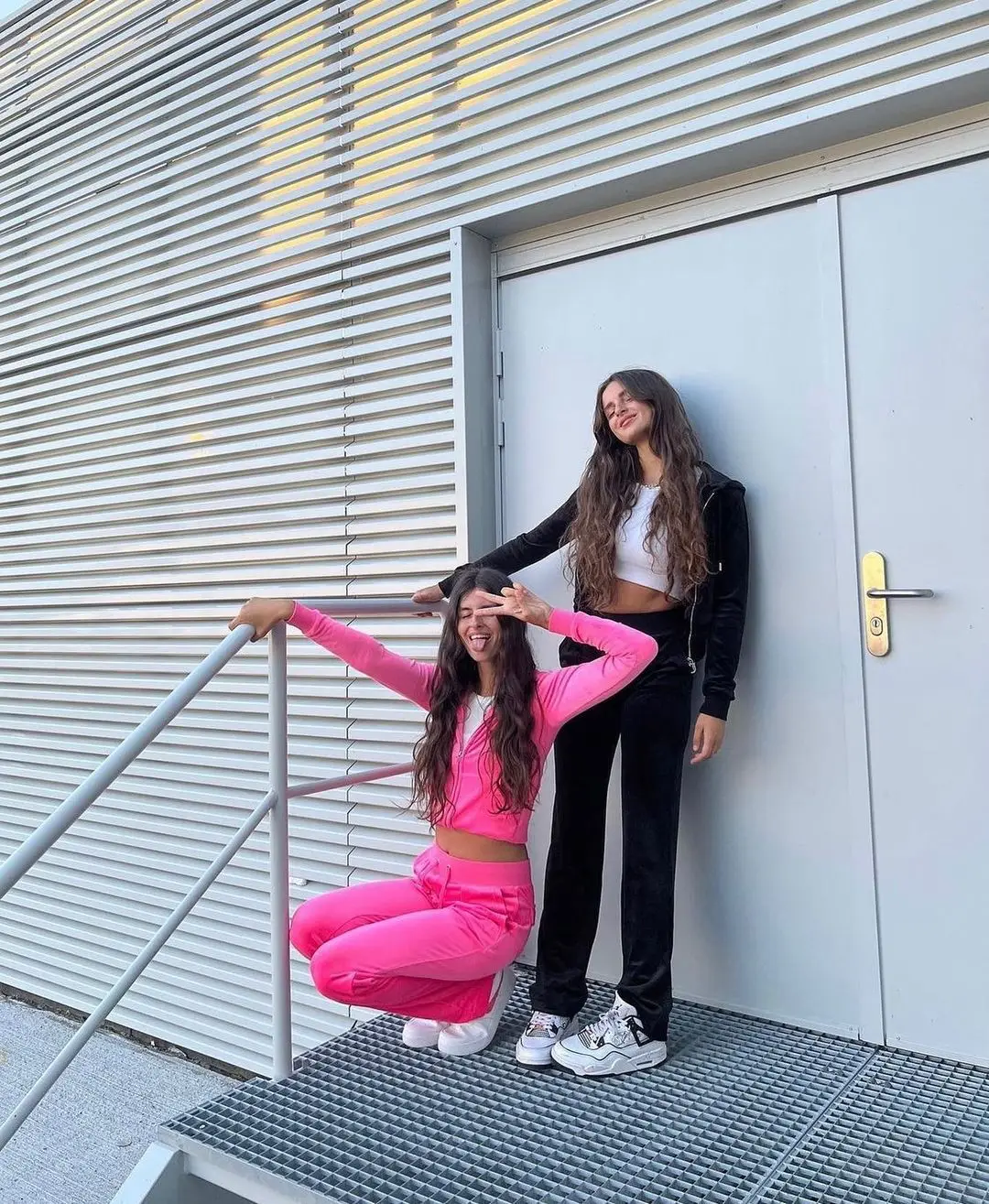 Женский спортивный костюм