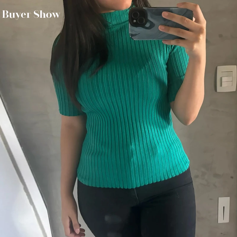 Блузка женская трикотажная с коротким рукавом и круглым вырезом