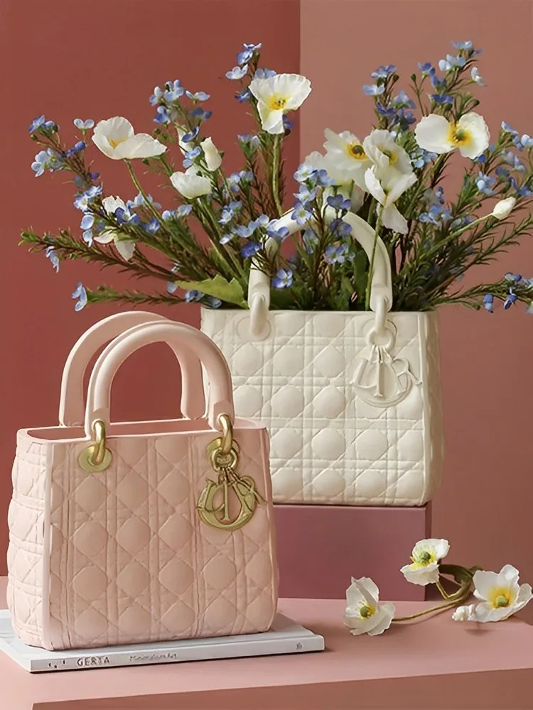 

Nordic Women Bag Flowers Vase Resin Luxury Brand Bag Vase Handbag Vases Flower Pot Ornaments Home Office Living Room Desk Decor