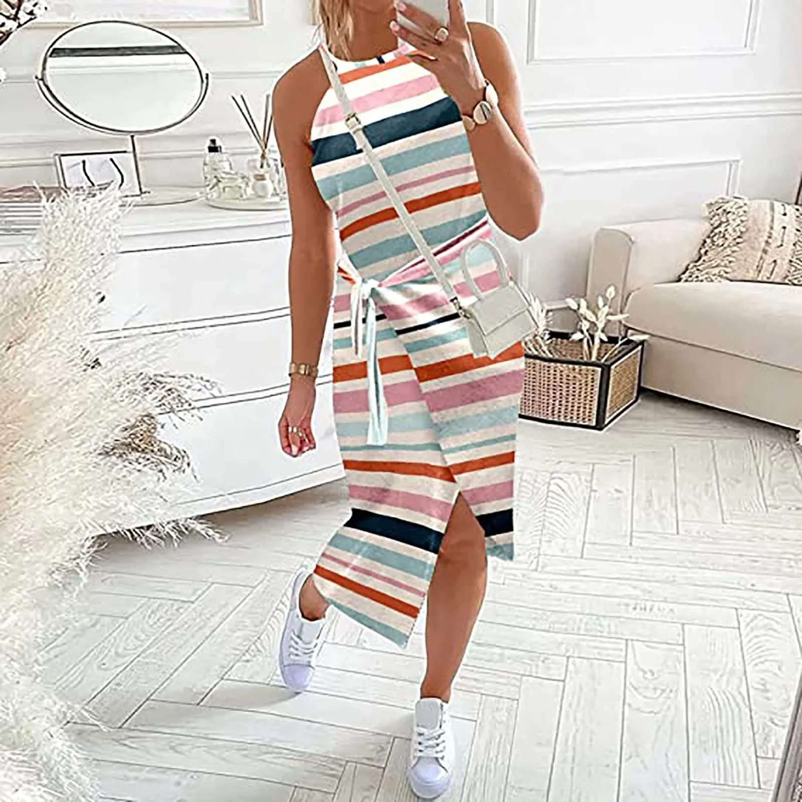 

Женское платье в полоску, с открытыми плечами, средней длины