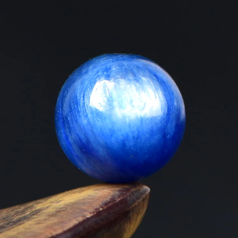 Кианитовые бусины