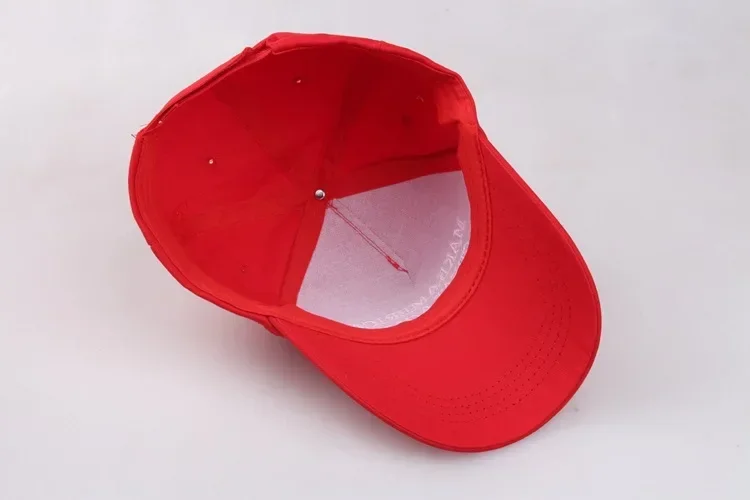 Бейсболка с надписью MAKE AMERICA GREAT AGAIN