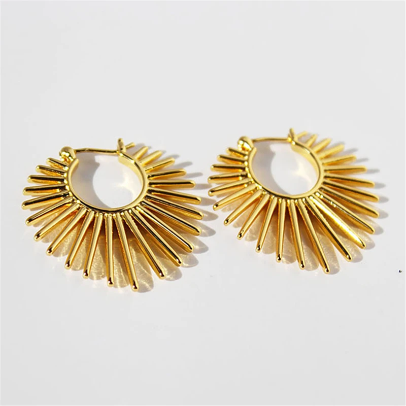 

Metal Sun Flower retro earrings Female light luxury senior sense exaggerated fan ear buckle attendance cocktail stud fan