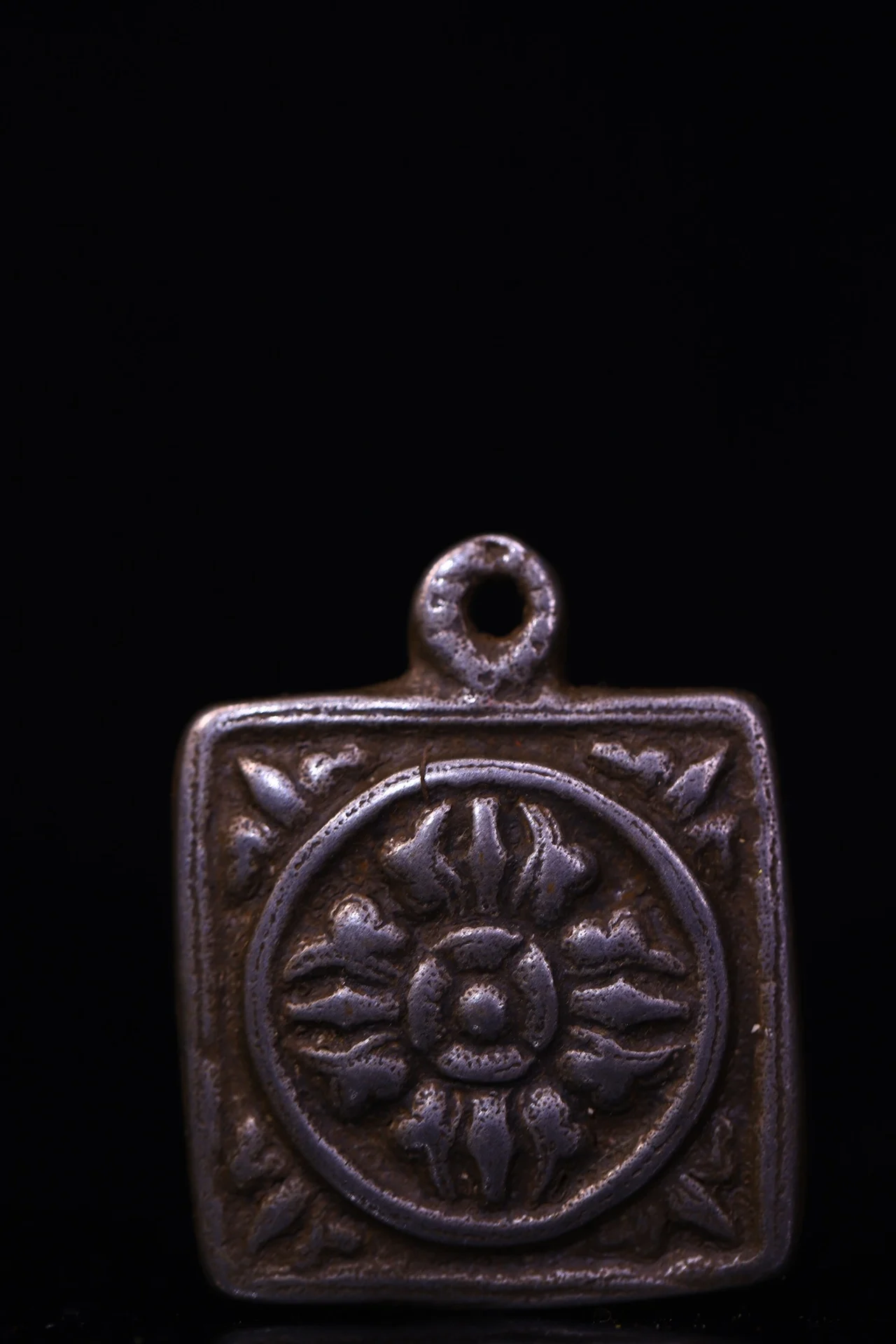

2"Tibet Temple Collection Old Tiantie Cinnabar Nine Palace Eight Trigrams Buddha Plate Cross Vajra Pendant Amulet Dharma