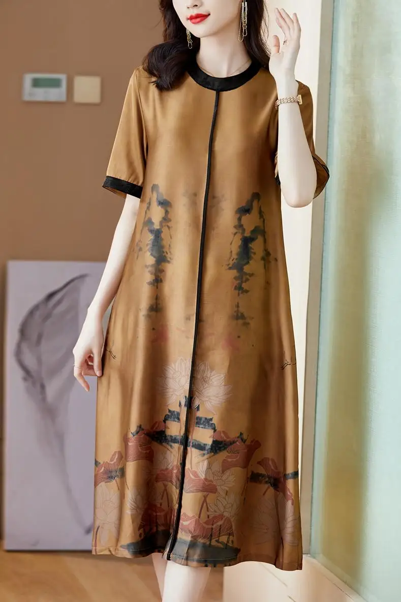 Летнее желтое шелковое атласное платье миди с цветочным принтом и коротким