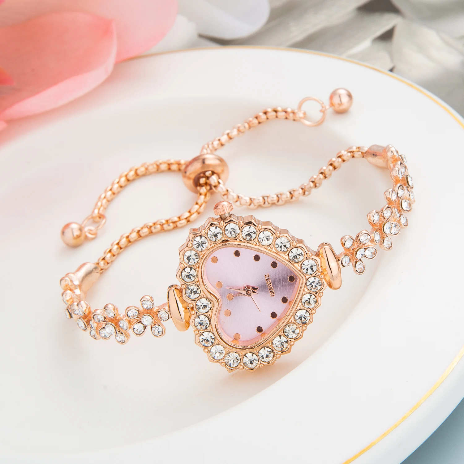 Cute Luxury Bracelet Watch for Women Diamond Heart Crystal Fashion Quartz Wristwatches for Ladies Womans Gifts relógio feminino