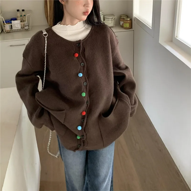 Женский трикотажный кардиган на пуговицах свободный с большими карманами и