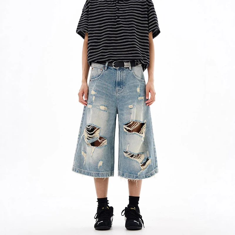 Фото Мужские джинсовые шорты WTHT Fashion с градиентным эффектом, рваными краями и винтажным дизайном, летние, свободного кроя, в стиле High Street, модель 2026, 2A3127 №3