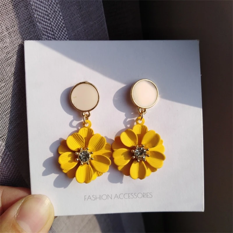 

Japan and South Korea simple temperament earrings 925 silver needle three-dimensional flower earrings girl hit color reduction e