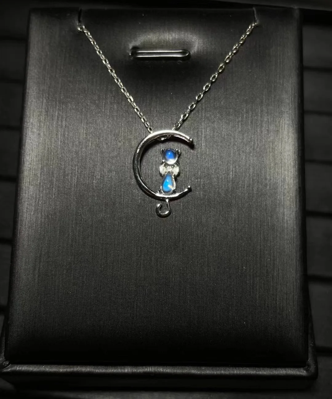 

2023 New S925 Sterling Silver Pure Natural Indian Moonlight Stone Moon Pendant Necklace Without Optimized Main Stone