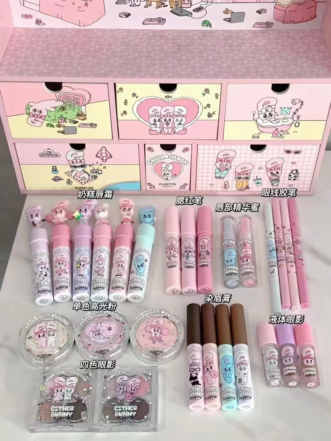 FLORTTE BUNNY 4-цветная палитра теней для век с перламутровой матовой космецией