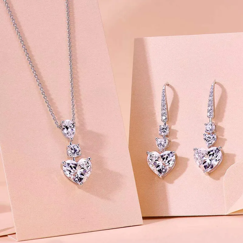 

2022 New Trendy Korean Fashion Shiny Zircon Heart Stud Earrings For Women Light Luxury Charm Love Wedding Party Gift Jewelry