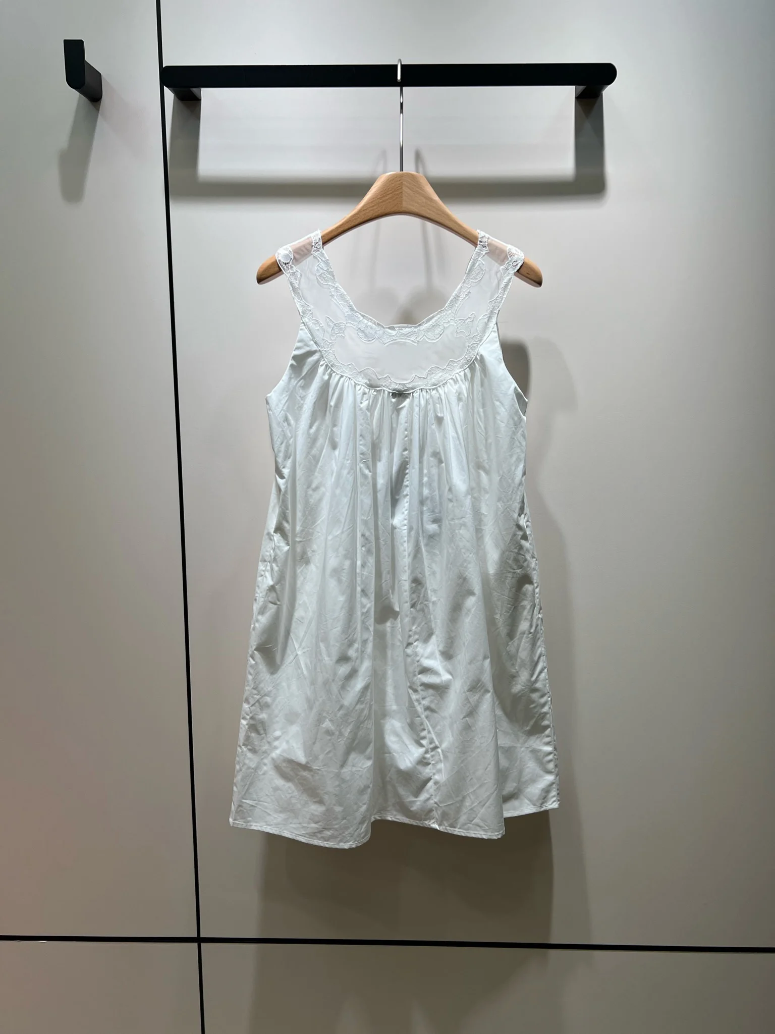 

Patchwork lace sleeveless dress pajama style A-line version side pockets sweet and cute