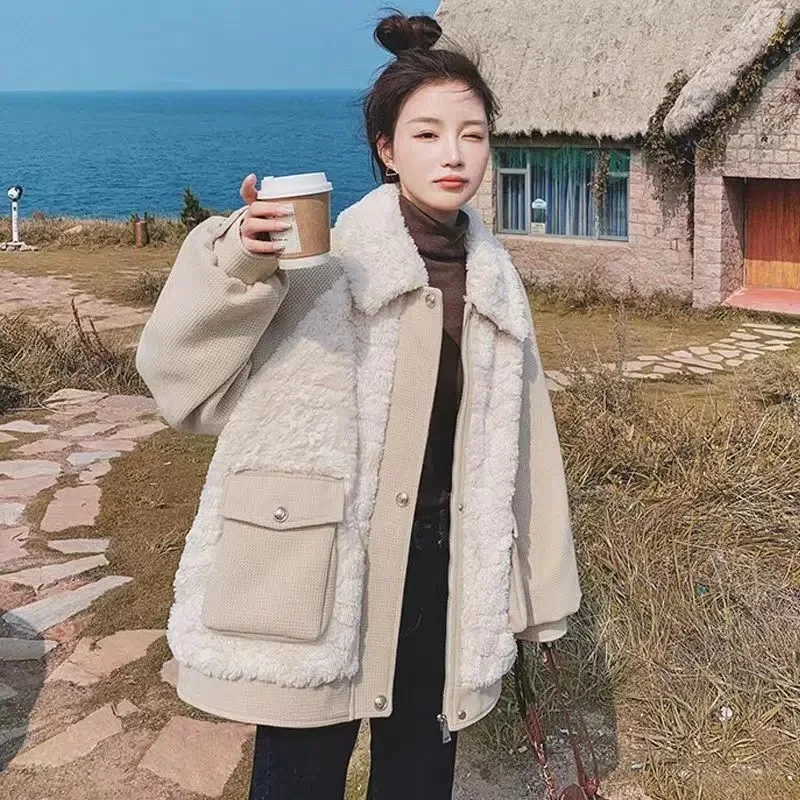 Autumn and Winter New Lambswool Splicing Jacket Female Design Sense Niche Tops Female Large Size Loose Cotton Jacket