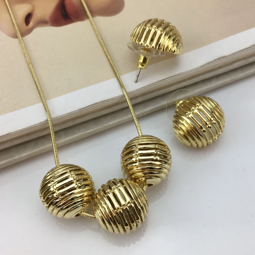 

Simple Pendant with Earrings Balls Necklace for Women Everyday Use fhk14835