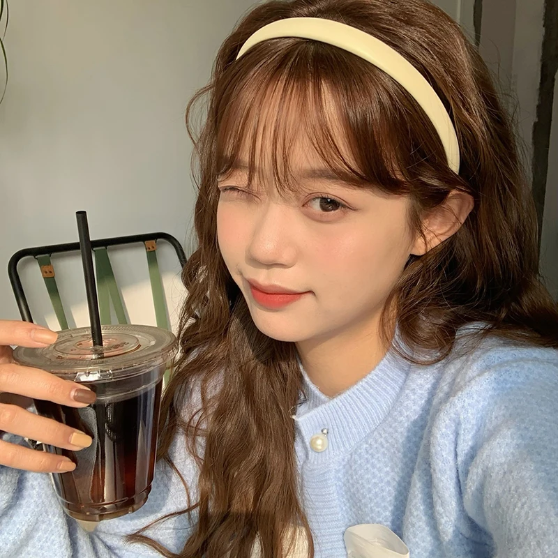 

Ободок для волос из искусственной кожи ярких цветов, модный элегантный обруч для волос, сказочные аксессуары для волос, шикарный простой