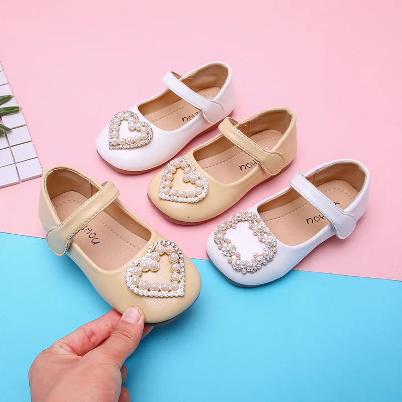 

Girls Mary Janes Shoes 2022 Fashion New Kids Round Toe Heart Pearls Dance Dress Shoes Sweet Princess Shoes