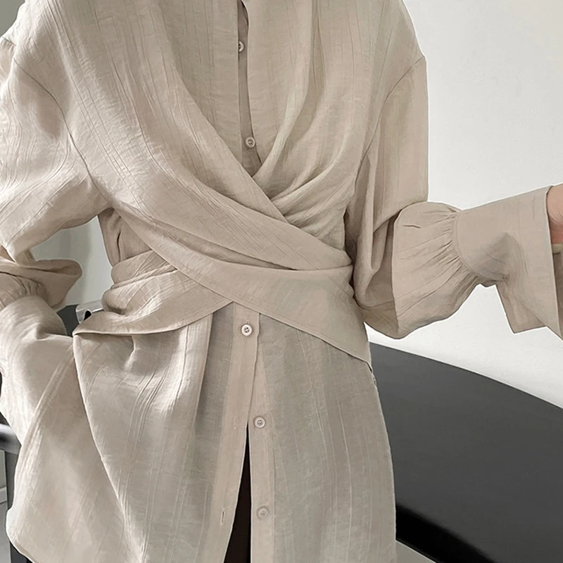 Блузка женская с круглым вырезом и длинным рукавом однобортная