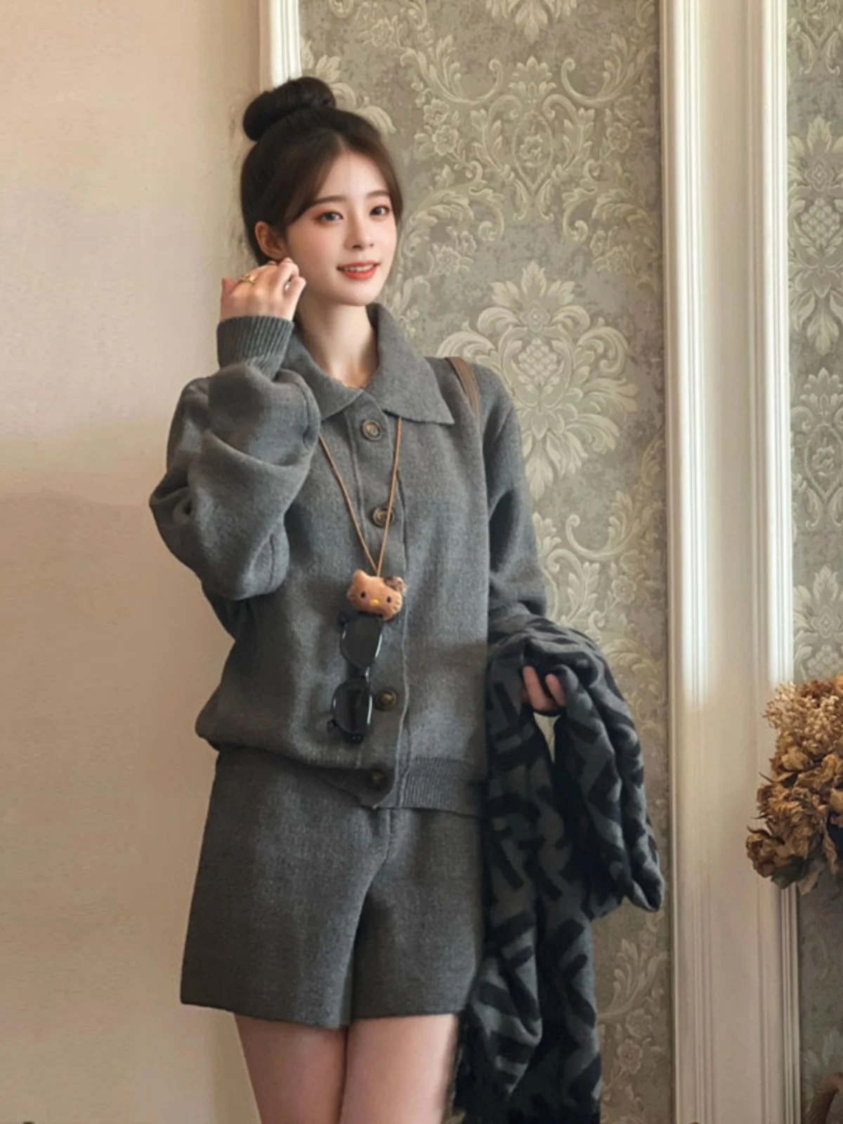 A Complete Set Early Autumn Wear Korean Series Chic Sweater Wide Leg Shorts Two-piece Suit Fashion Western Sle High-En...