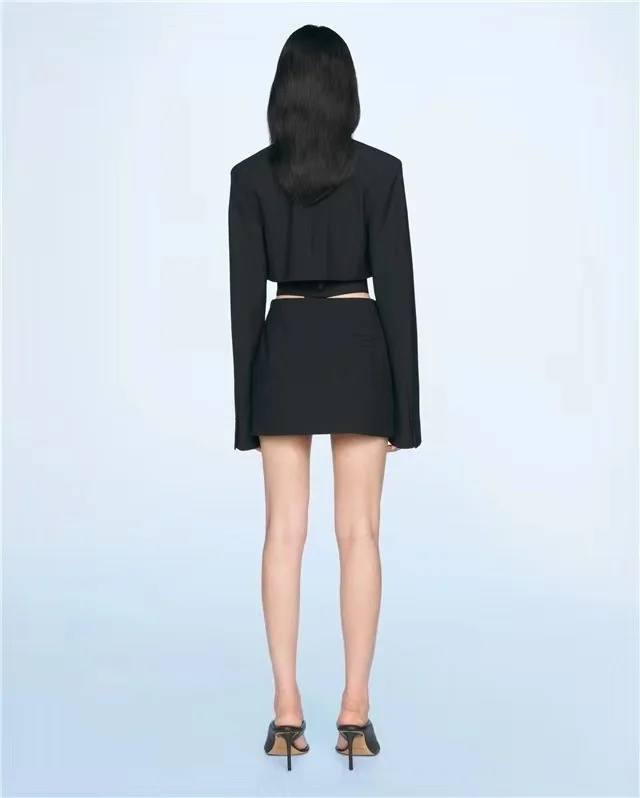 Рисунок 6 - Женский блейзер с вырезами на талии