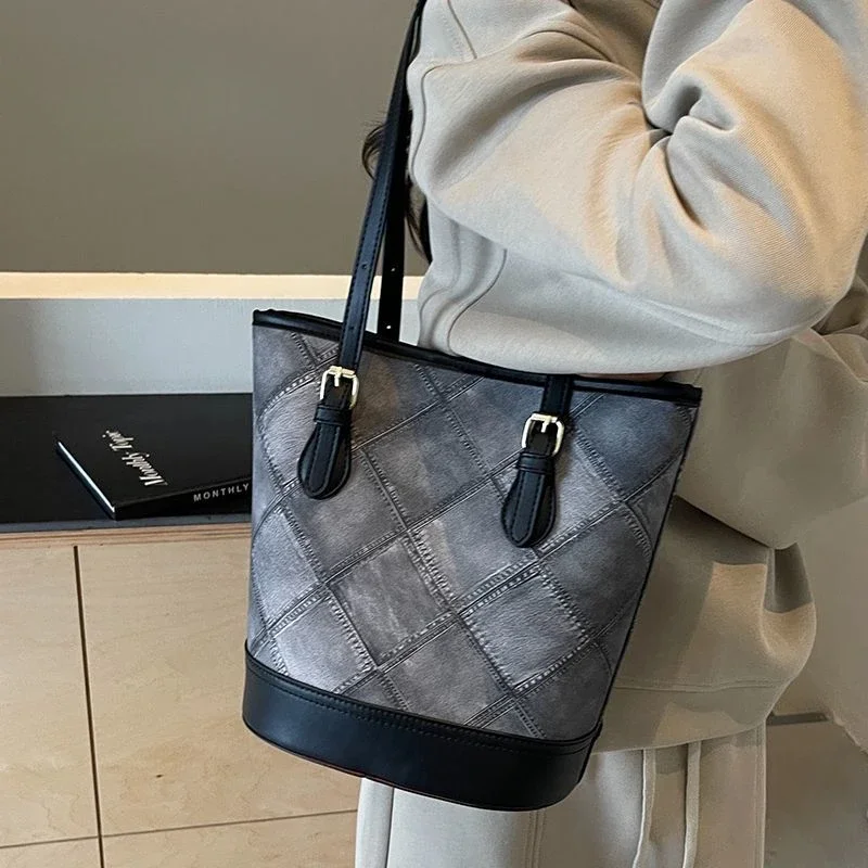 Сумка-тоут женская в клетку вместительный саквояж на плечо с верхней ручкой