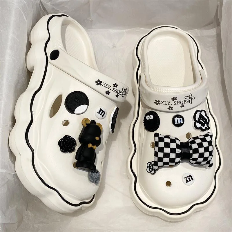 

Шлепанцы женские с заклепками, уличные тапочки на толстой подошве, модные сандалии для девочек, лето 2023