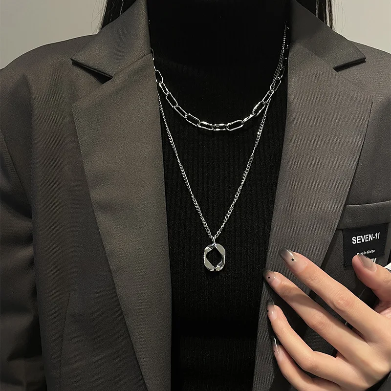 

Simple Double Layer Circle Necklace in Europe and America, Female Accessories Hip Hop Sweater, Sweater Chain, Male