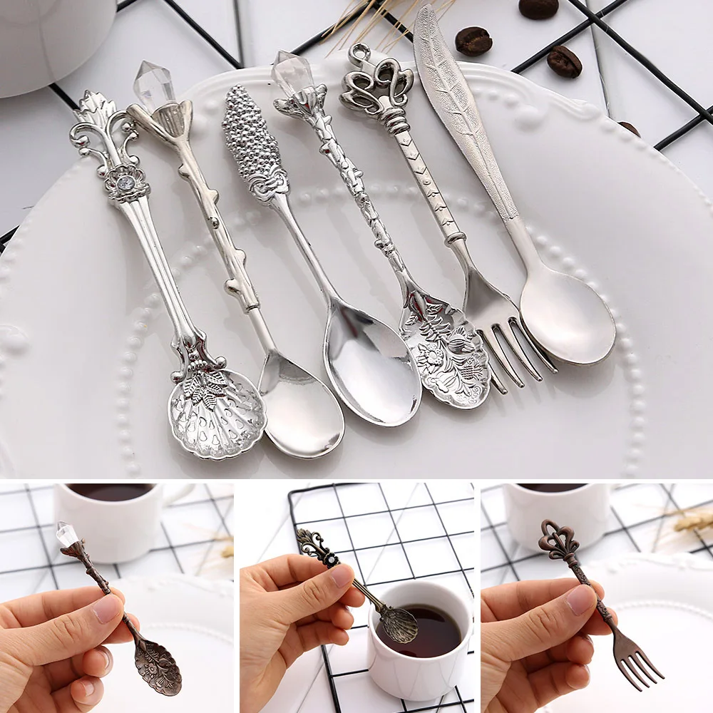 

6pcs Vintage Spoons Fork Mini Royal Style Metal Gold Carved Coffee Snacks Fruit Prikkers Dessert Fork Kitchen Tool Teaspoon 1set