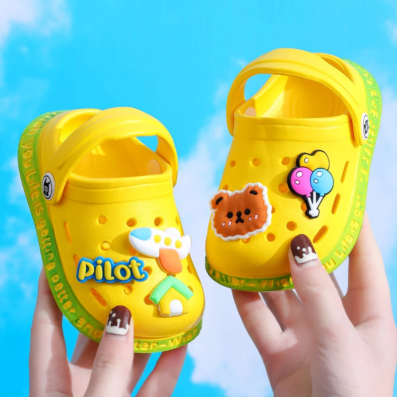 

Kids Summer Cartoon Cave Hole Sandals 2022 Garden Beach Slippers Sandals Non-Slip Soft Soled Quick Drying Shoes