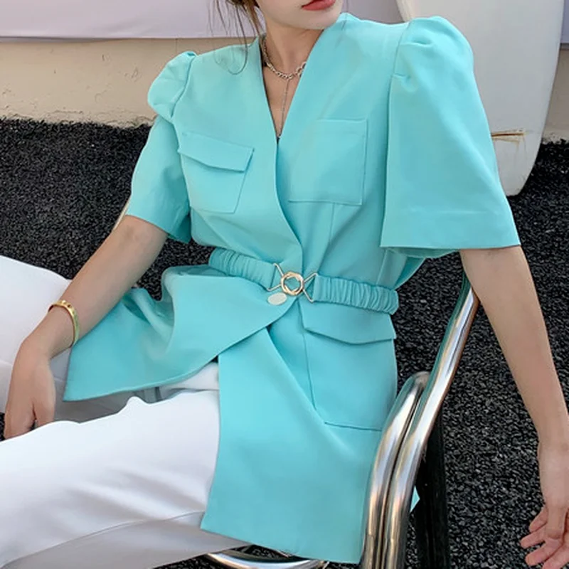 

Женский блейзер с V-образным вырезом и рукавами-фонариками