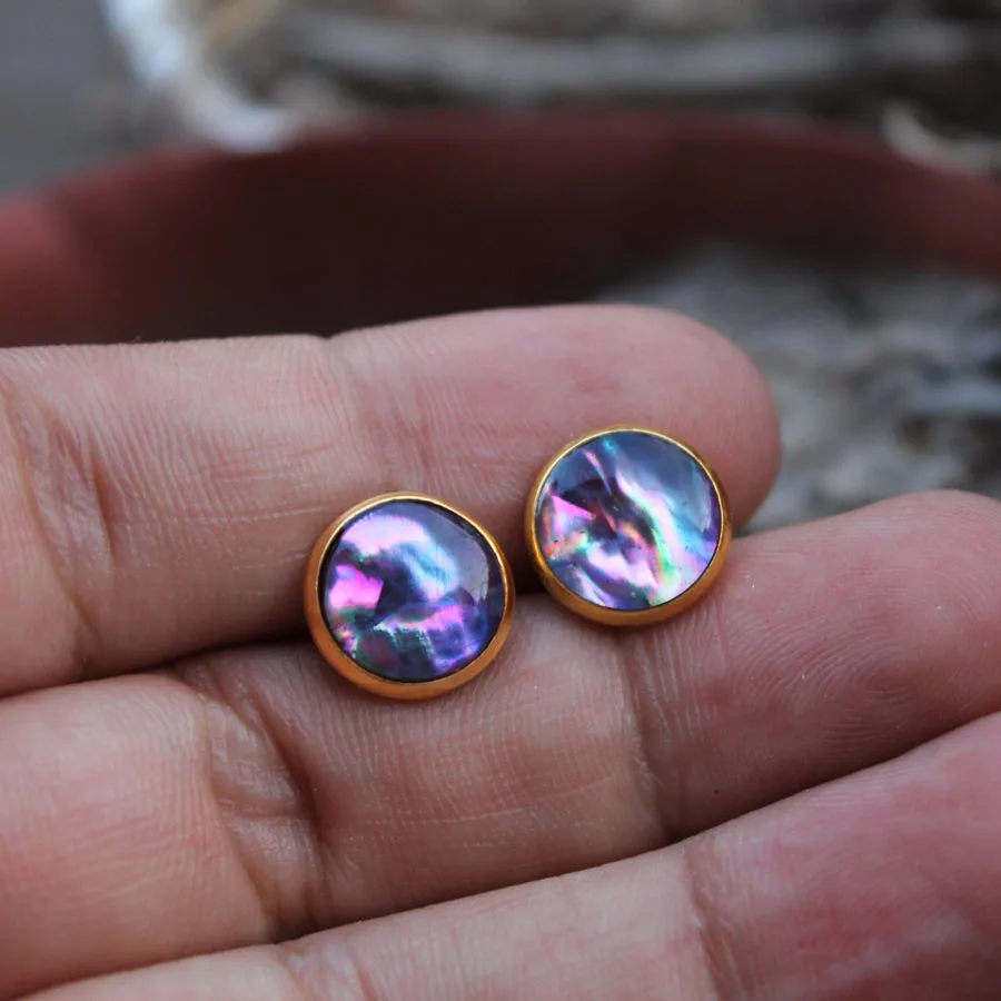 Женские серьги-манжеты в виде ракушек улитки, цветные ювелирные украшения для ушей с натуральными кусочками улитки, серьги-гвоздики